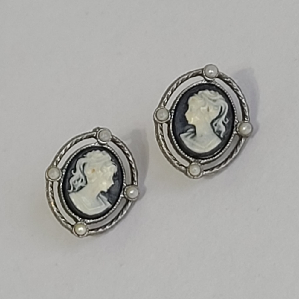 Vintage Victorian Silver Tone Oval Black White Lady Cameo Pearl Stud Earrings - Picture 2 of 14